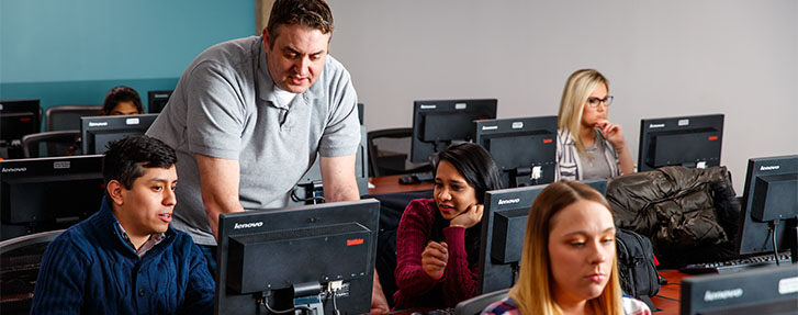 Instructor Rich Manprisio with class of cybersecurity students Instructor Rich Manprisio with class of cybersecurity students