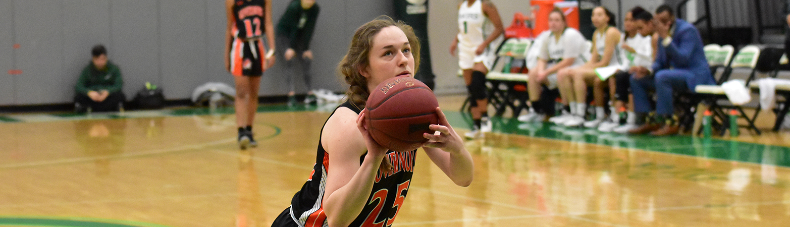 Caitlin Sellers about to shoot basketball